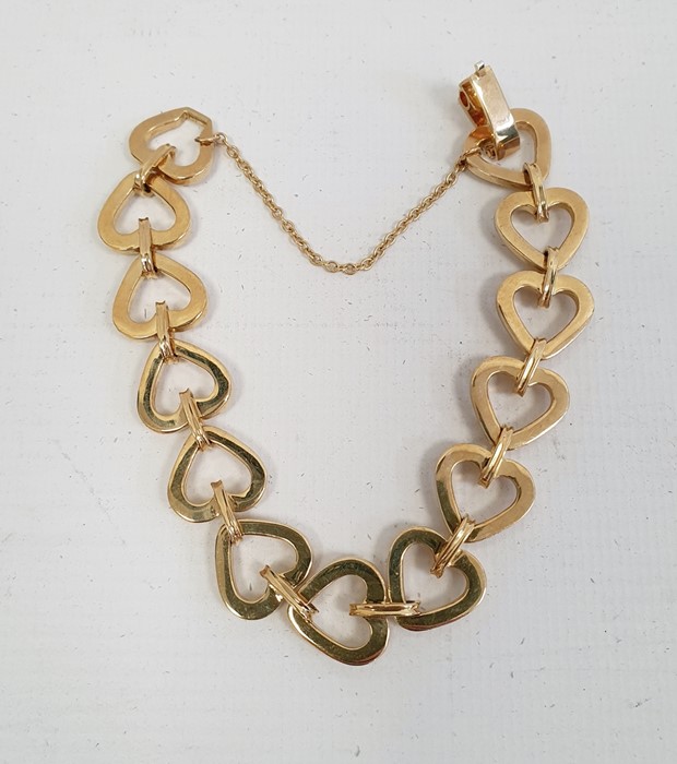 9ct gold heart link bracelet, 29.6g Condition ReportNo obvious splits, dents or breaks. There is - Image 5 of 6