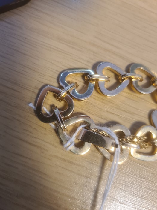 9ct gold heart link bracelet, 29.6g Condition ReportNo obvious splits, dents or breaks. There is - Image 2 of 6
