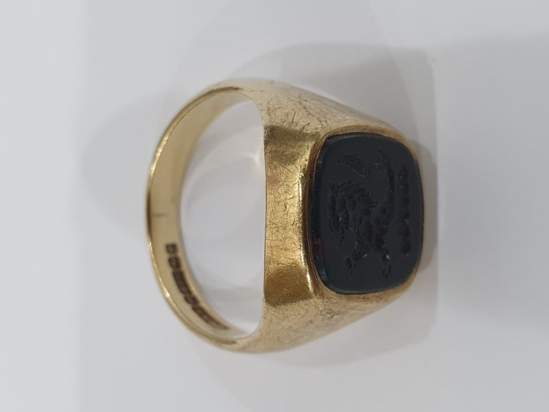 9ct gold and bloodstone set signet ring, 8.4g total (ring size S/T approx) Condition ReportSome - Image 7 of 11