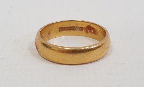 22ct gold wedding band, 5.9g