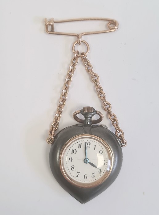 Antique steel gold-coloured metal and diamond fob watch, heart-shaped, button winding, the reverse