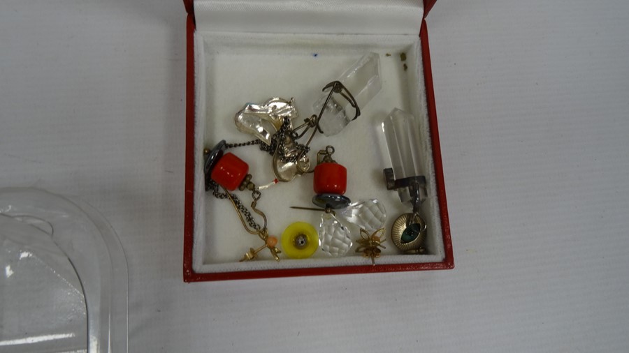 Wooden suitcase and contents of costume jewellery including a glass bead necklace, crystal pendants, - Image 10 of 11