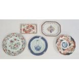 Chinese porcelain plate with basket of flowers in underglaze blue to the centre, 20.5cm diameter,