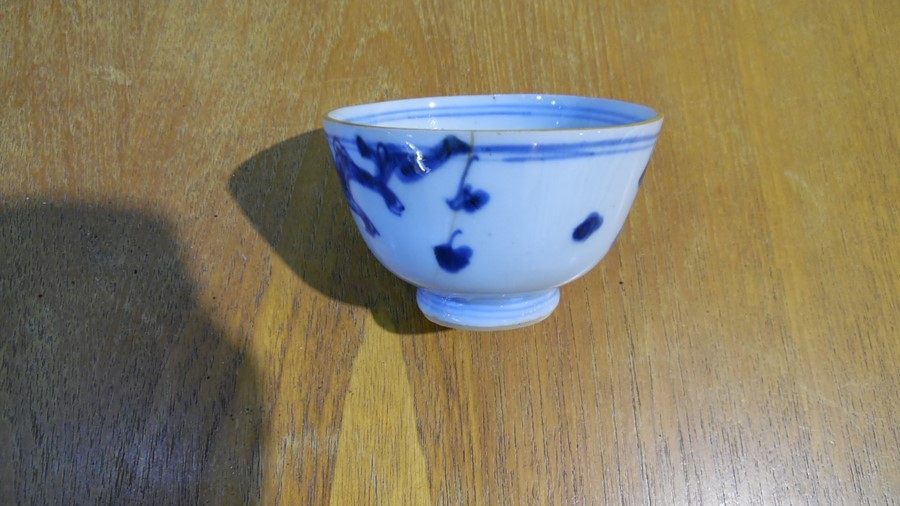 Three Chinese porcelain tea bowls with blue landscape and plant decoration, similar saucer and a set - Image 4 of 11