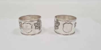 Pair Chinese napkin rings, each decorated with dragons and a vacant shield-shaped cartouche
