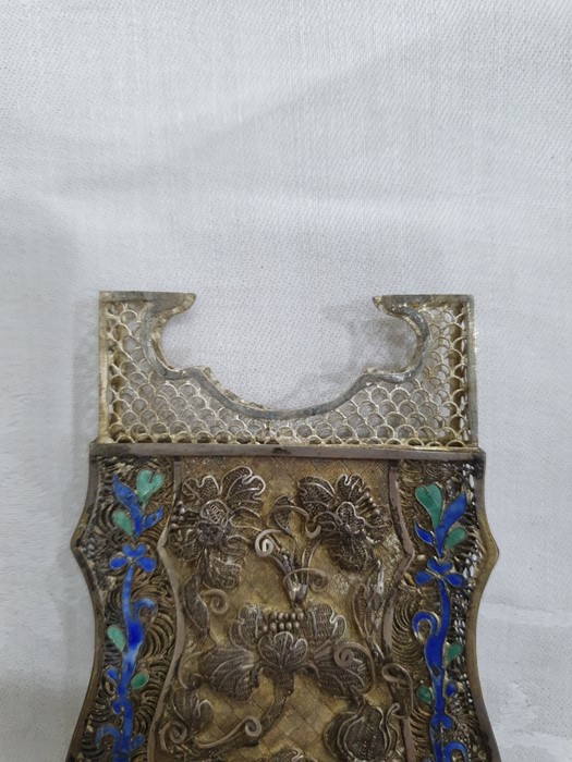 A 19th century Chinese silver coloured metal and enamel card case, the filigree case decorated - Image 15 of 36