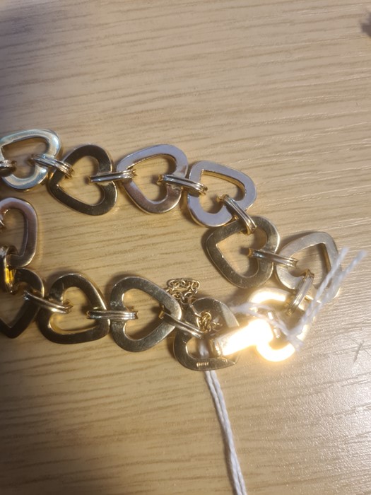 9ct gold heart link bracelet, 29.6g Condition ReportNo obvious splits, dents or breaks. There is - Image 4 of 6