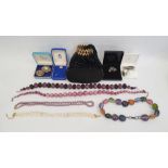 Quantity costume jewellery including brooches, necklaces, etc