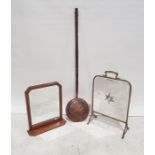 Mirrored and brass firescreen, a copper bedwarming pan, a mirror, a brass curb and brush (5)