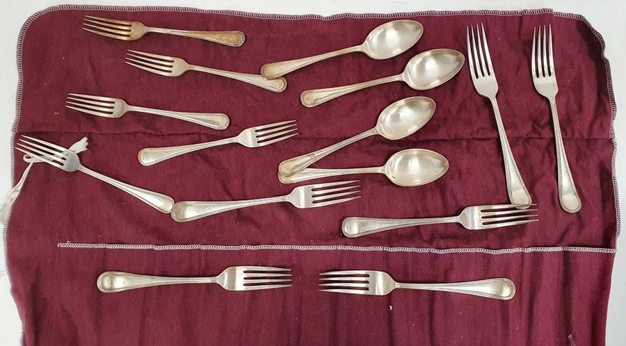 Quantity of EPNS table flatware, various patterns, thread bordered and a quantity of yellow- - Image 4 of 6