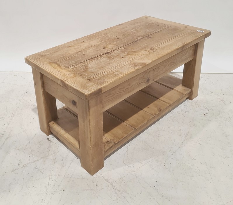 Modern pine two-tier coffee table, the rectangular top with cleated end supports, chunky square