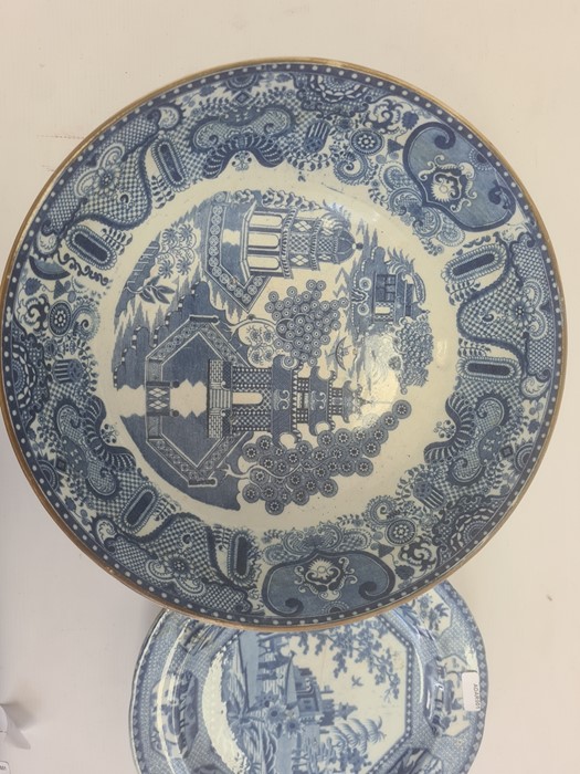 Collection of Staffordshire pearlware, early 19th century, comprising a chinoiserie pavilion pattern - Image 3 of 3