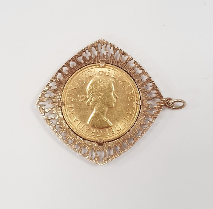 Elizabeth II gold full sovereign 1968 in a 9ct gold pendant mount, total weight approx.. 11.4g - Image 2 of 3