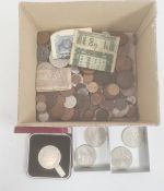 Quantity coins and banknotes including Spanish 500 Pesetas (1 box)