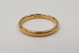 22ct gold ring, approx, 2.3g, ring size H.5