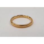 22ct gold ring, approx, 2.3g, ring size H.5
