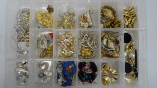 Quantity of costume jewellery to include brooches, earrings, rings, simulated pearl, diamante, etc