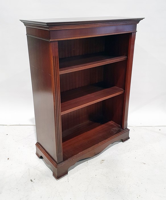 20th century mahogany open bookcase, the rectangular top with ogee moulded cornice, fluted