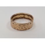 18ct gold wedding band with pierced and engraved heart decoration, size K, approx. 2.8gCondition