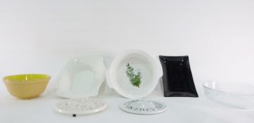 Quantity of assorted kitchen items to include casseroles, Pyrex, trivet, glass food dome, bread