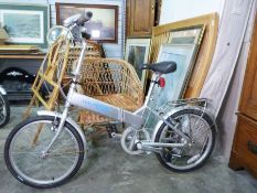 Shimano Giant "Half Way" folding bicycle, with Revo-Shift