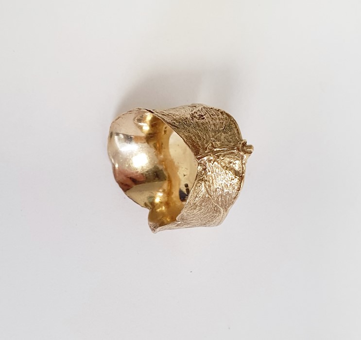 9ct gold ring of textured design, approx 9.9g  Condition ReportGood condition, no signs of damage. - Image 4 of 16