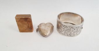 Victorian silver heart-shaped vesta case by Saunders and Shepherd, Chester, 1895, a silver