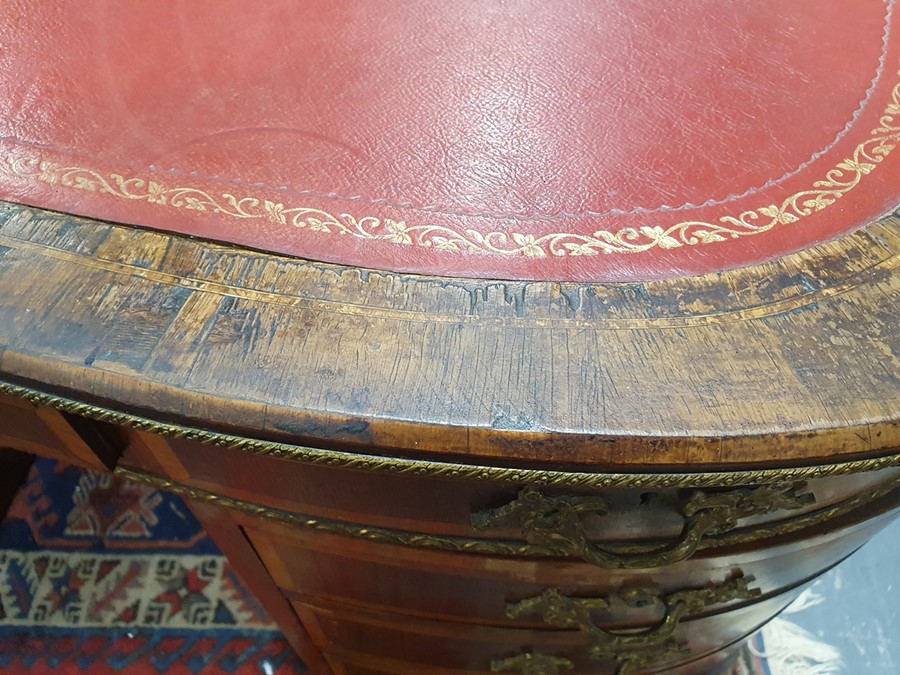 Early 20th century French-style ormolu-mounted rosewood kidney-shaped writing desk having brass - Image 3 of 28