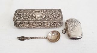 Edward VII silver rectangular trinket box with floral repousse decoration, Birmingham 1901, maker