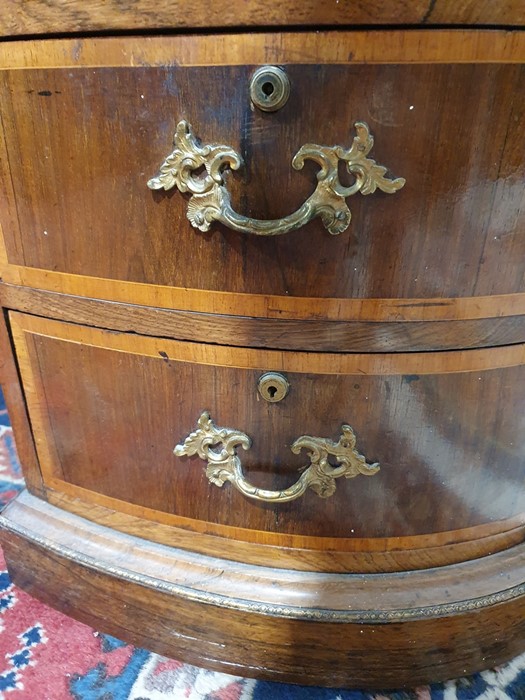 Early 20th century French-style ormolu-mounted rosewood kidney-shaped writing desk having brass - Image 25 of 28