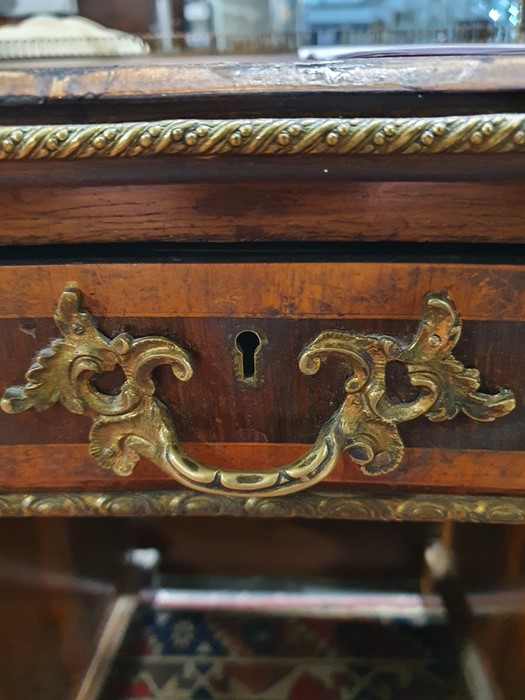 Early 20th century French-style ormolu-mounted rosewood kidney-shaped writing desk having brass - Image 23 of 28