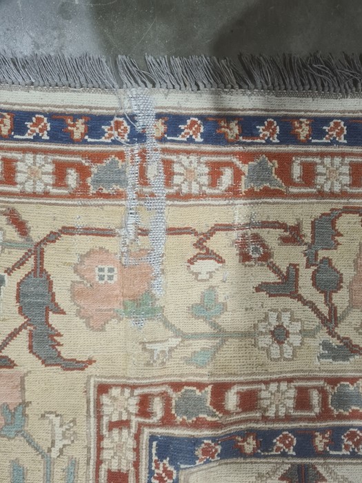 Large modern cream ground rug with allover decoration of various hooked medallions, etc, stepped - Image 5 of 6