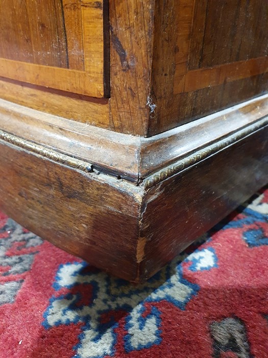 Early 20th century French-style ormolu-mounted rosewood kidney-shaped writing desk having brass - Image 13 of 28