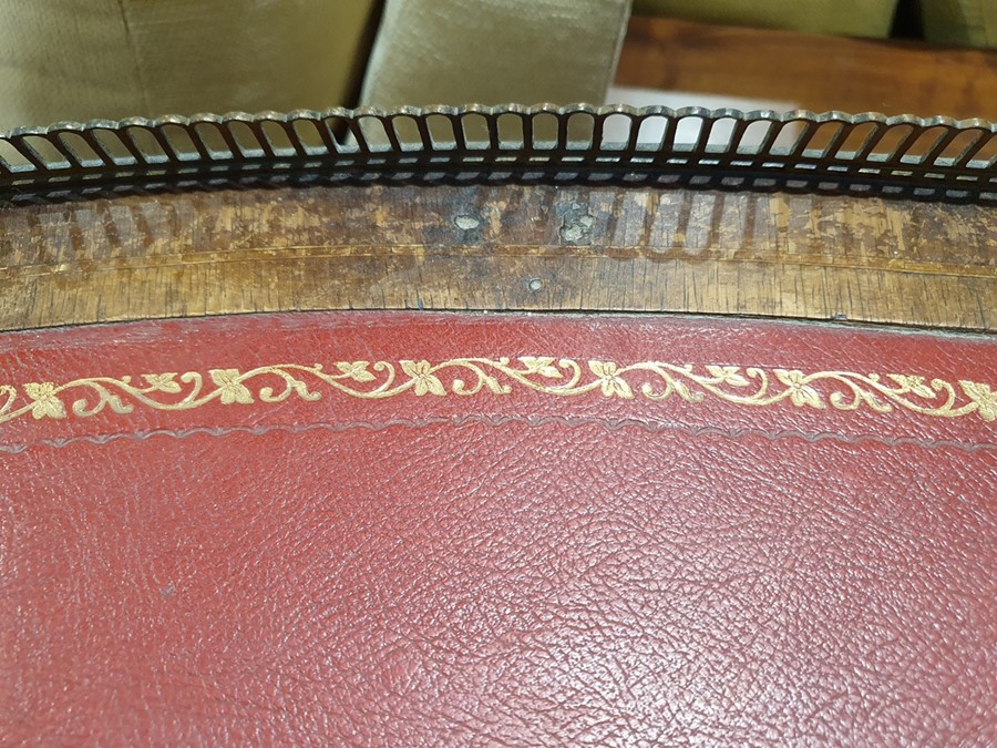 Early 20th century French-style ormolu-mounted rosewood kidney-shaped writing desk having brass - Image 20 of 28