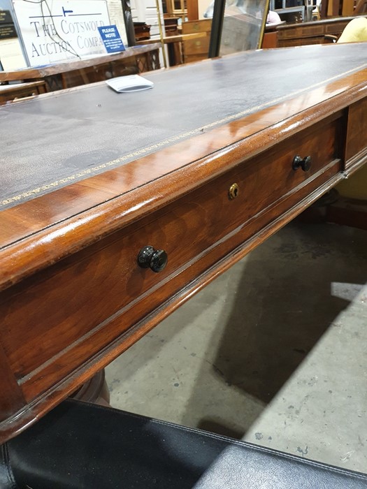 Late 19th/early 20th century large mahogany desk with leather inset top rectangular with rounded - Image 25 of 28