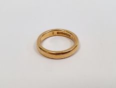22ct gold wedding ring, engraved 'Usque ad finem' and dated to interior, finger size L1/2, approx.