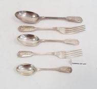 George V silver flatware table service, fiddle, thread and shell pattern, London 1920, viz:- 15