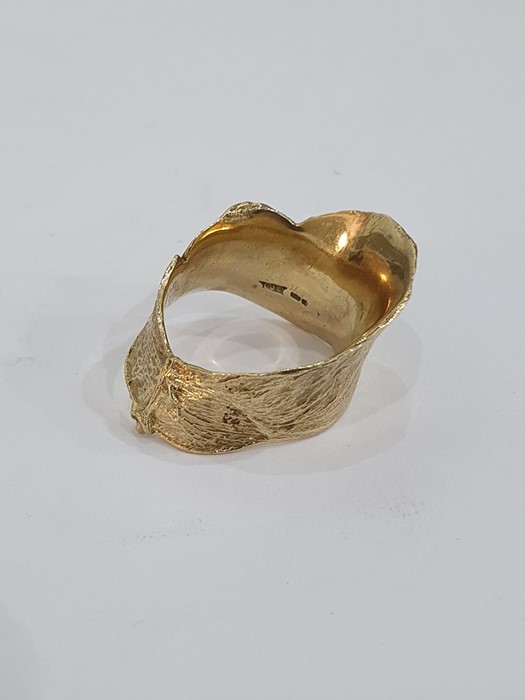 9ct gold ring of textured design, approx 9.9g  Condition ReportGood condition, no signs of damage. - Image 16 of 16