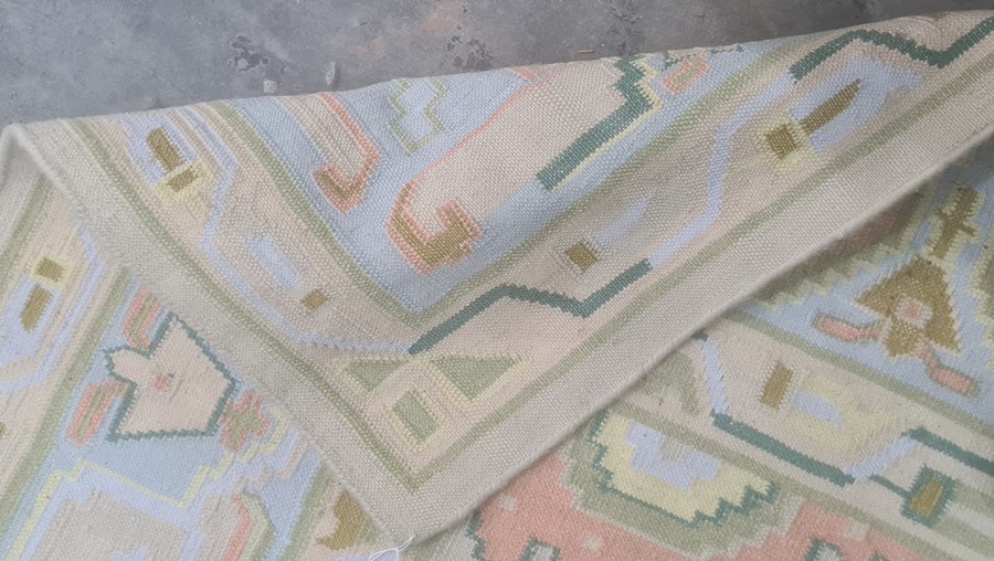 Modern cream ground rug in blues, peaches, yellows, greens and duck egg blue ground border, 280cm - Image 2 of 2