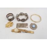 Quantity of assorted costume jewellery including gilt metal chains, brooches, pendants, etc