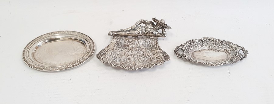 Late 20th century silver oval dish, Sheffield 1992, maker's mark FH, 11cm x 8.5cm approx, 1ozt