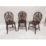 Set of six modern wheelback chairs on turned supports (6)