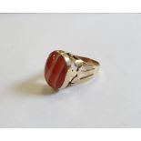 9ct gold ring set with a banded agate cabochon and with pierced trefoil shoulders, finger size M 1/