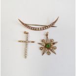Gold split pearl pendant, of star design set with a central peridot, marked 9ct (one pearl missing),