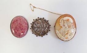 Gold-mounted shell cameo brooch depicting an artist and his wife, marked 9ct, 5cm long, a