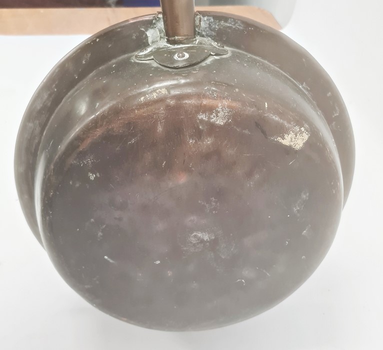 Copper warming pan with turned wood handle - Image 2 of 6