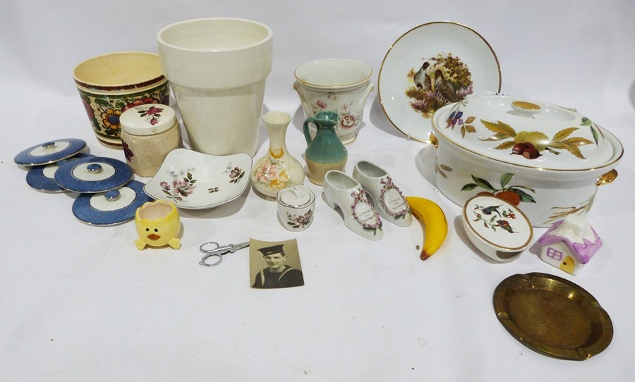 Part tea service Evesham style, a Wedgwood Wild Strawberry vase, assorted ceramics, an Aynsley - Image 4 of 4