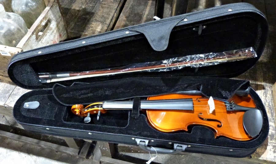 Student violin, label inside Chantry No. 2471 with bow and fitted case