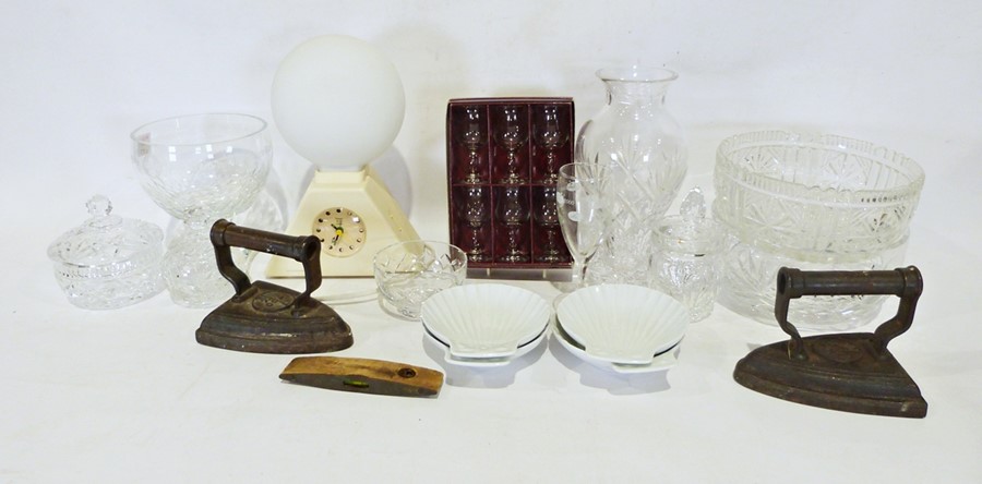 Two boxes of assorted china and glass items to include eight Paragon 'Belinda' tea cups and assorted - Image 2 of 2