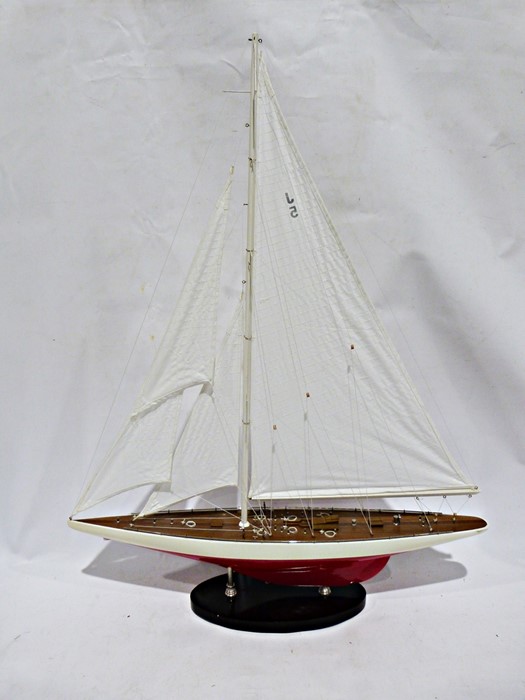 Modern model pond yacht on a stand, single mast with riggingCondition ReportAmendment